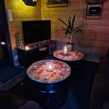 Chalet Industriel Avec Filet Et Spa Sorigny Exterior foto