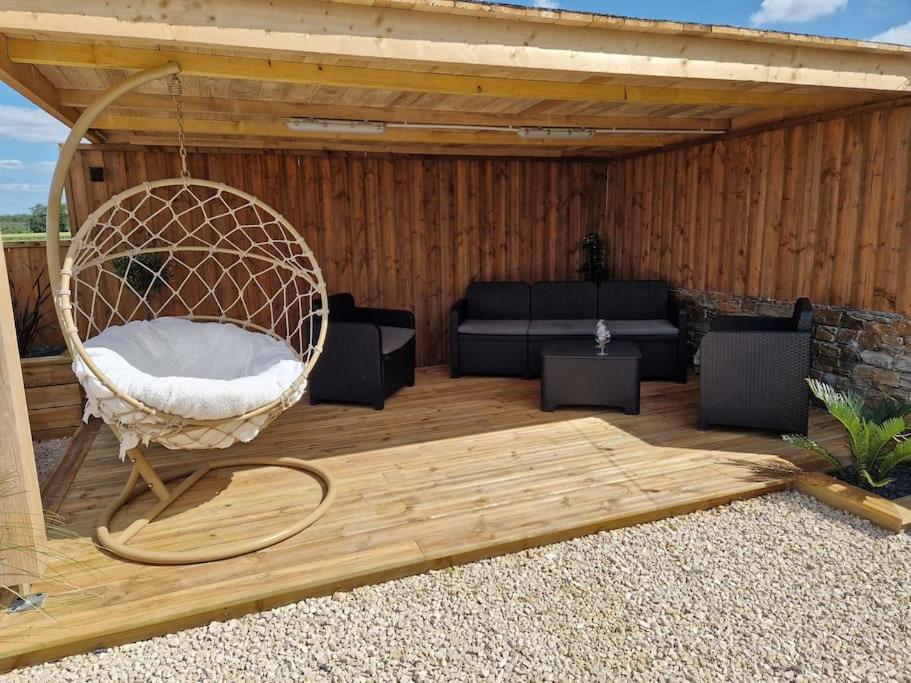 Chalet Industriel Avec Filet Et Spa Sorigny Exterior foto