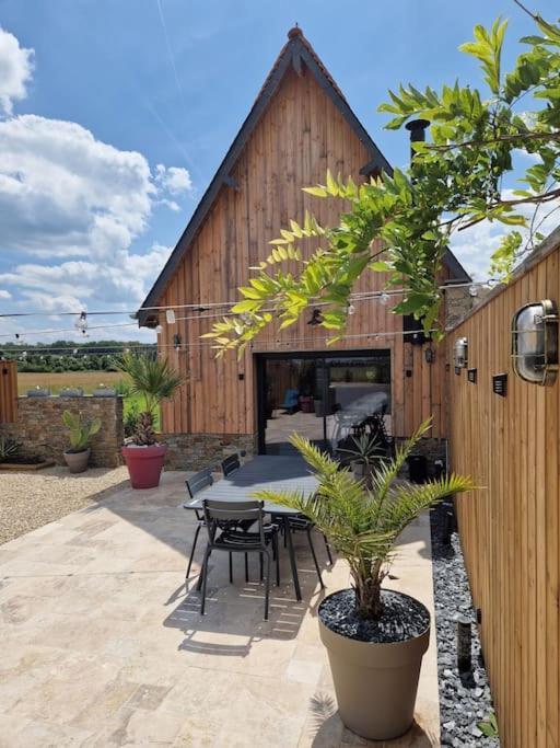 Chalet Industriel Avec Filet Et Spa Sorigny Exterior foto