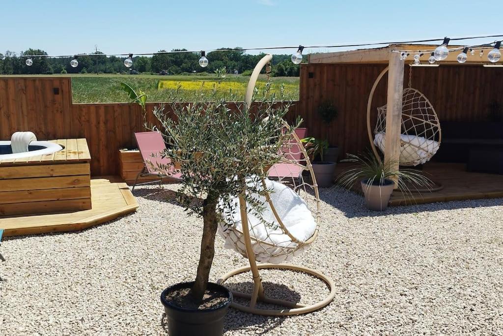 Chalet Industriel Avec Filet Et Spa Sorigny Exterior foto